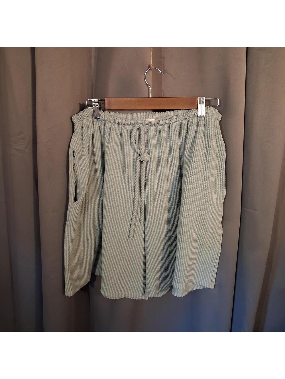 Like Love Women's 1XL Ribbed Knit Shorts WAIST 28 Extended 46 Inseam 8 inches